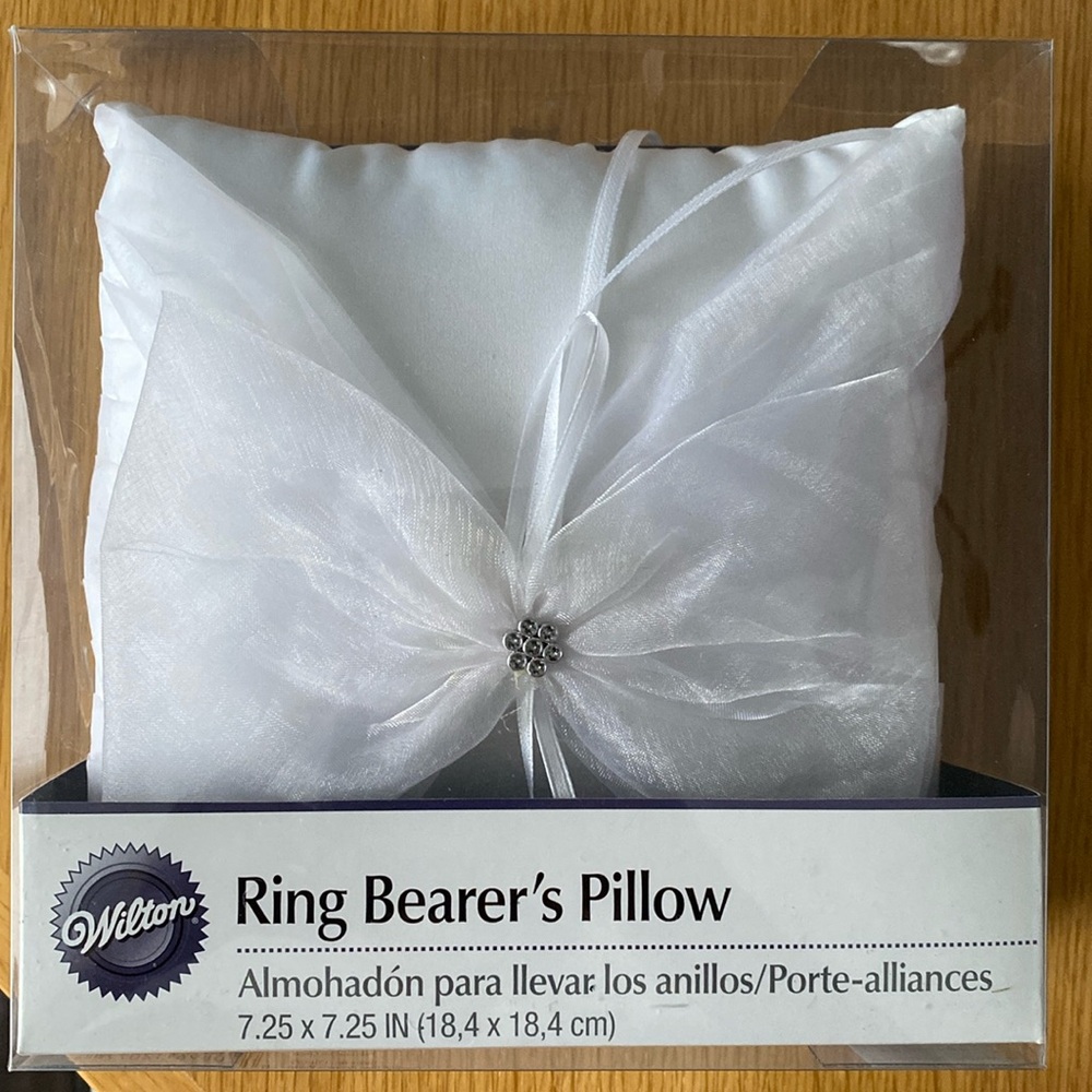 2/$20 Wilton ring bearer pillow brand new never used